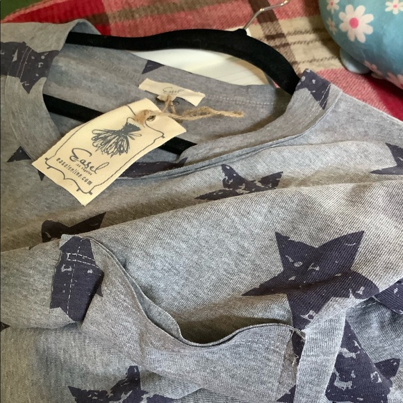 Easel star print top! - Picture 7 of 10